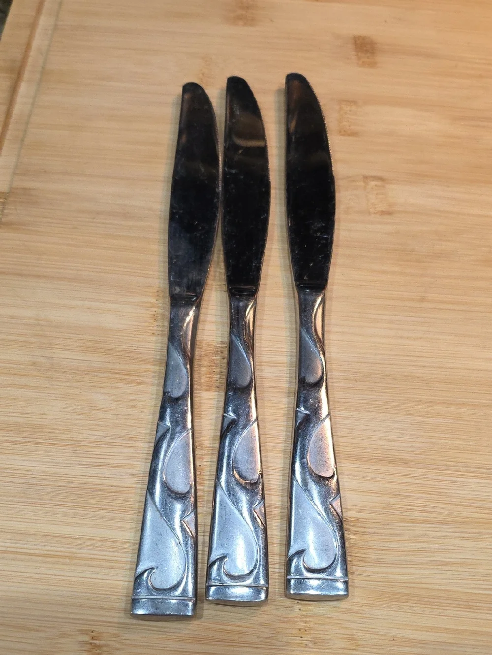 Set of 3 Decorative Stainless Spread Knives - Silver Good Replacement.